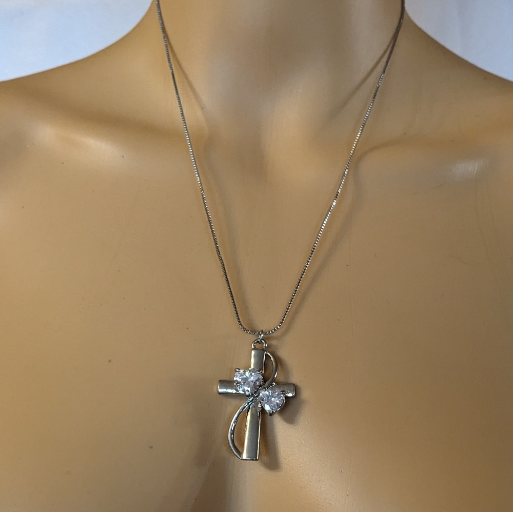 Silver-Tone Crystal Cross Pendant Necklace – Classic & Elegant, T5B4K